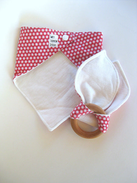Cute Baby Shower Gift- Organic Baby Gift Set- Baby Bandana Bib Set- Organic Teether- Wood Baby Teether- WOODEN Teething Ring-Natural Teether