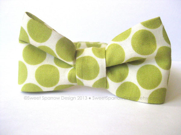 Boys Bow Tie- Green BOW TIE- Toddler Bow Tie- Baby Boy Bow Tie- Size 12 to 24 Months- Baby Formal Wear- 1st Birthday Outfit- Baby Christmas
